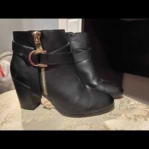 Black dress boots with buckle size 9